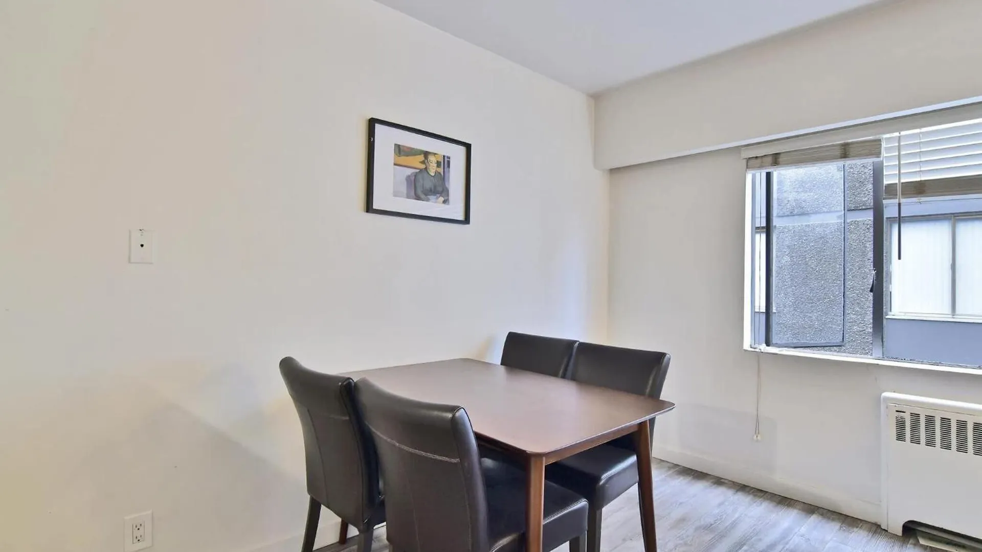 Well Equipped Condo In Central Downtown contacts