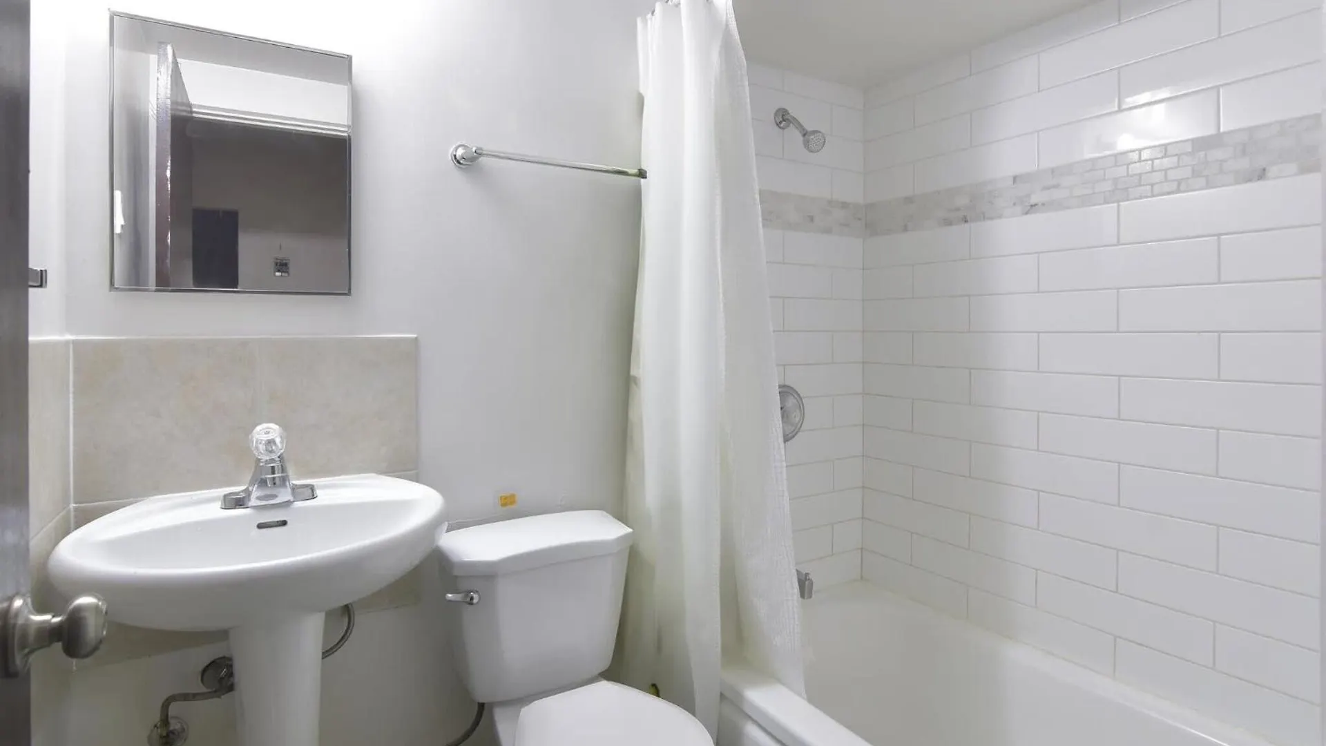 Well Equipped Condo In Central Downtown Vancouver Apartment