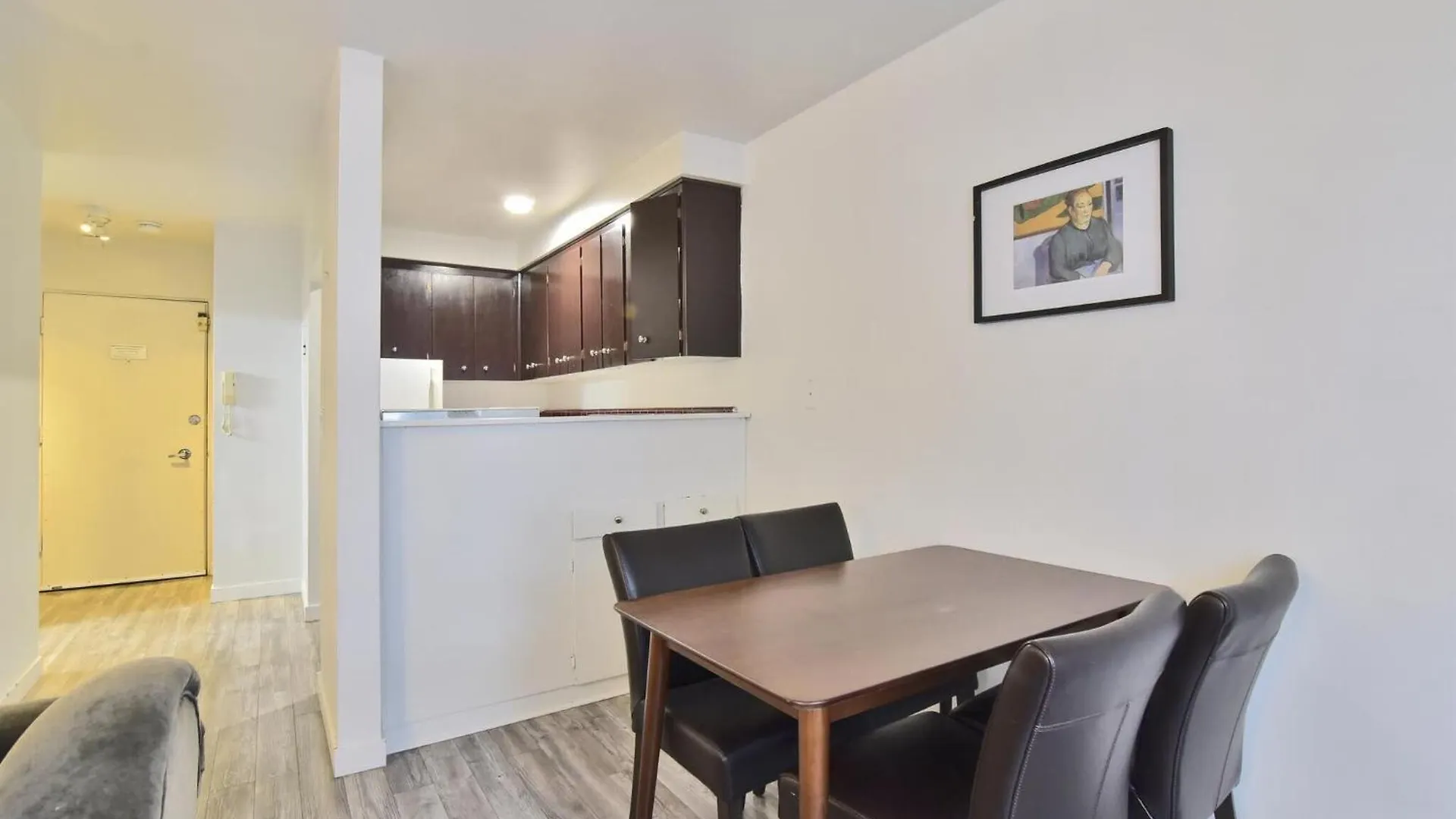 Well Equipped Condo In Central Downtown Vancouver Canada