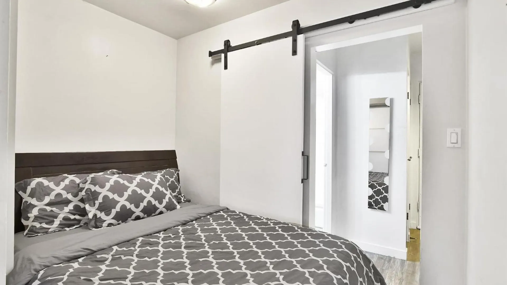 Well Equipped Condo In Central Downtown Vancouver